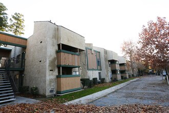 Woodland East Apartments in Bakersfield, CA - Building Photo - Building Photo