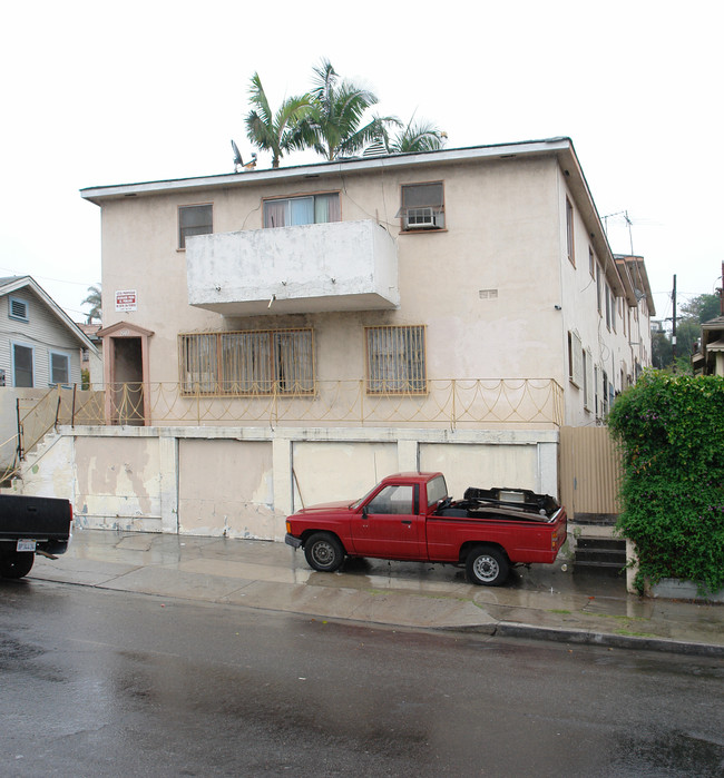 840 Coronado St in Los Angeles, CA - Building Photo - Building Photo