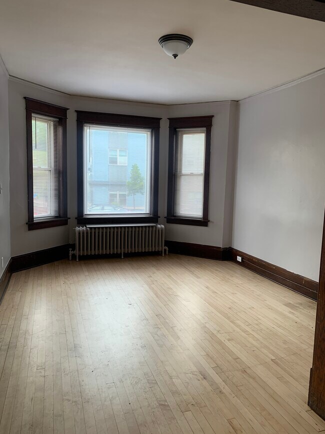 property at 122 W 4th St