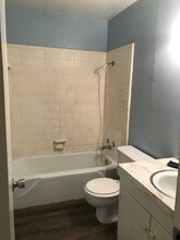 317 W School St, Unit D in Lake Charles, LA - Building Photo - Building Photo