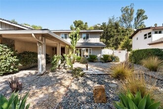 27045 Esward Dr in Calabasas, CA - Building Photo - Building Photo