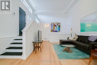 207 Beverley St in Toronto, ON - Building Photo - Building Photo