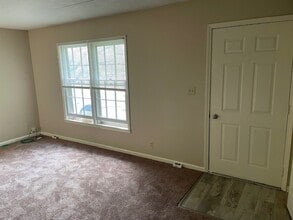 9103 Cedarwood Dr in Pewee Valley, KY - Foto de edificio - Building Photo