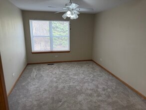 39764 N Tee Side Ct in Antioch, IL - Foto de edificio - Building Photo