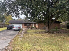 2810 Gandy Ave in West Orange, TX - Building Photo