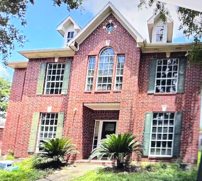 property at 1508 Peachtree Ct