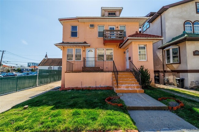 66 E Walnut St in Long Beach, NY - Building Photo - Building Photo