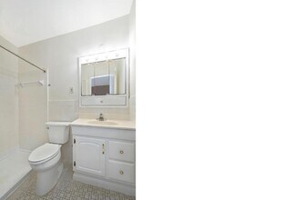 10619 Montrose Ave, Unit 202 in Bethesda, MD - Foto de edificio - Building Photo