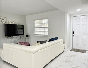 5118 Tennis Ct Cir in Tampa, FL - Building Photo - Building Photo