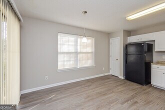 325 Coral Cir in Mcdonough, GA - Foto de edificio - Building Photo