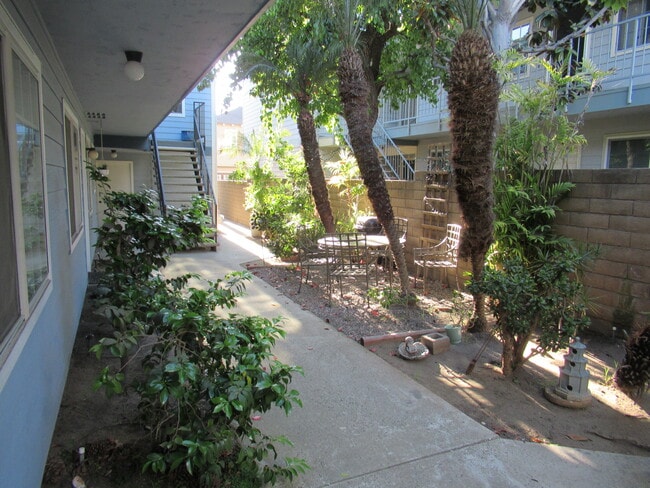 355 Virginia St, Unit 1 in El Segundo, CA - Building Photo - Building Photo