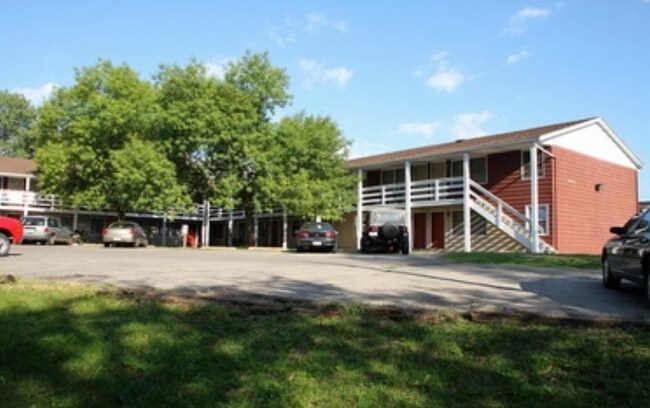 Deer Ridge Apartments (Video) in Cedar Rapids, IA - Building Photo - Building Photo