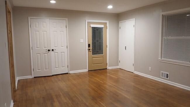 property at 206 Laurel St