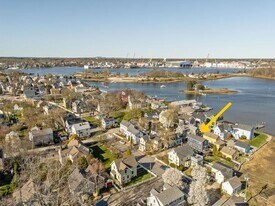 18 Walden St in Portsmouth, NH - Building Photo