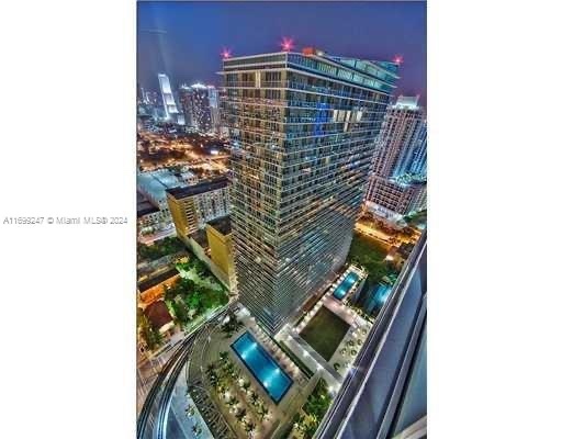 1111 SW 1st Ave, Unit # 1414-N in Miami, FL - Building Photo