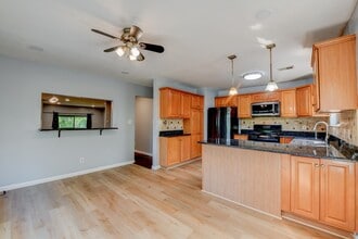 321 Sea Isle Key in Secaucus, NJ - Building Photo - Building Photo