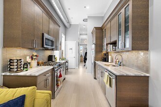 313 Washington St in Hoboken, NJ - Building Photo - Building Photo