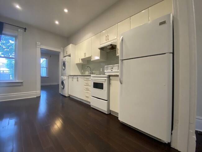 329 Concord Ave in Toronto, ON - Building Photo - Building Photo