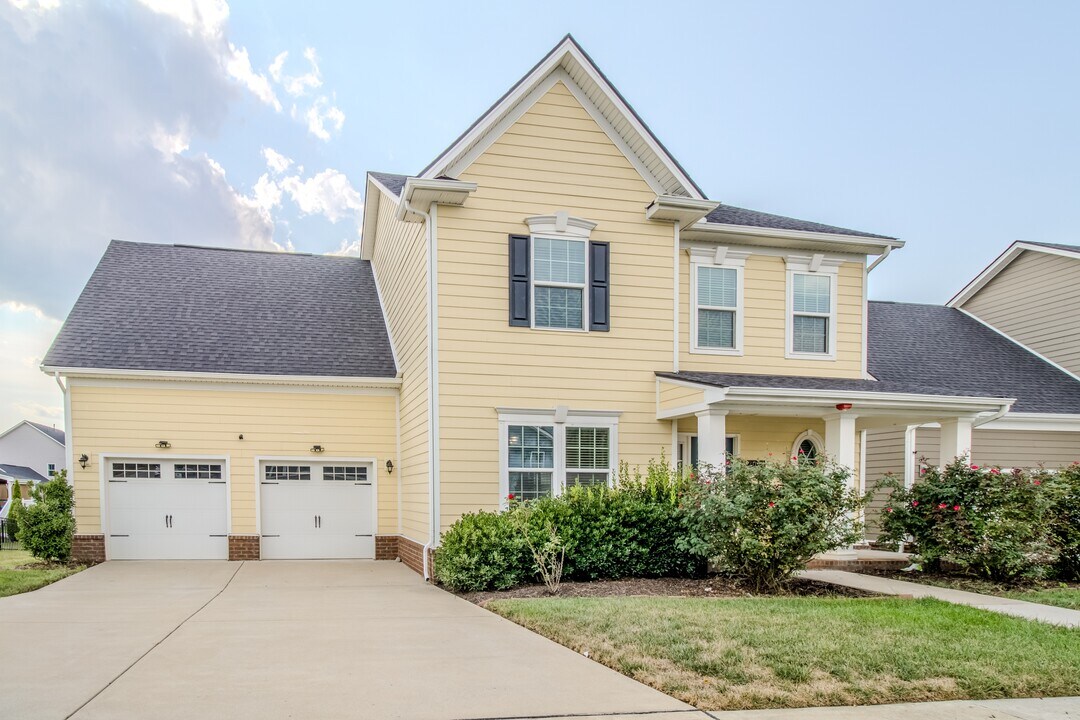 2048 Oglethorpe Dr in Franklin, TN - Building Photo