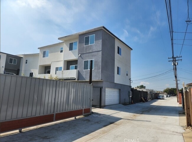 1115 E Artesia Blvd in Long Beach, CA - Foto de edificio - Building Photo