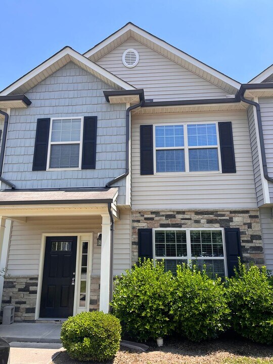 6167 Neuse Wood Dr in Raleigh, NC - Building Photo