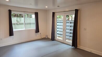 2010 Broadway St, Unit 4 in Oceanside, CA - Building Photo - Building Photo