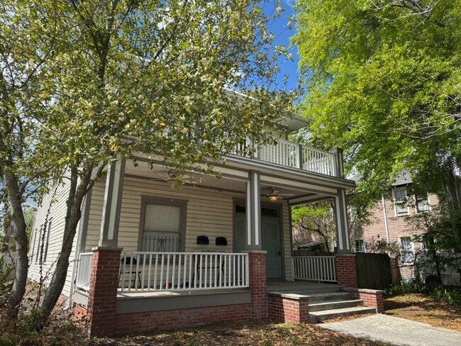 2042 N Laura St