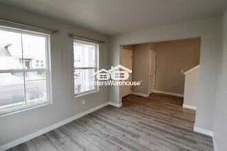 911 Plum Creek Ct in Brighton, CO - Building Photo - Building Photo