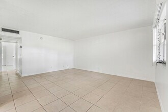 541 Saxony Dr in Delray Beach, FL - Building Photo - Building Photo