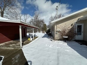 118 Central Ave in Keuka Park, NY - Foto de edificio - Building Photo