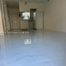 21 SW 109th Ave in Miami, FL - Building Photo - Building Photo