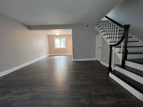 4600 Fort Jackson Blvd in Columbia, SC - Foto de edificio - Building Photo