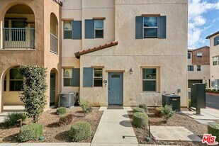 9831 Alburtis Ave in Santa Fe Springs, CA - Building Photo