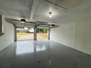 8140 NW 28th St in Bethany, OK - Foto de edificio - Building Photo