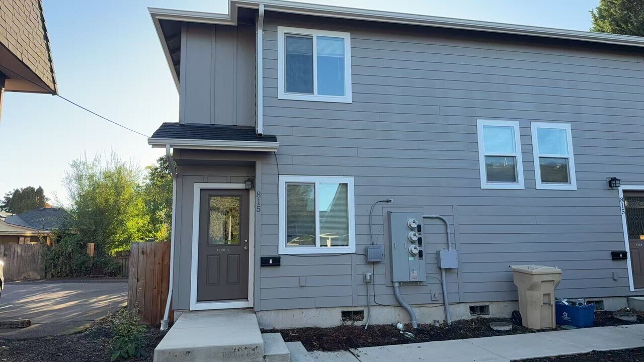 815 SW 8th St in Corvallis, OR - Building Photo