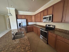 11294 Red Bluff Ln in Ft. Myers, FL - Building Photo - Building Photo