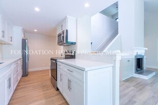 74 Windstone Dr in San Rafael, CA - Building Photo