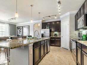 Villages of Briggs Ranch in San Antonio, TX - Foto de edificio - Building Photo