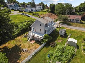 98 Hobson Ave in Tiverton, RI - Foto de edificio - Building Photo