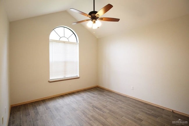 15 Falcon Ave W in McAllen, TX - Building Photo - Building Photo