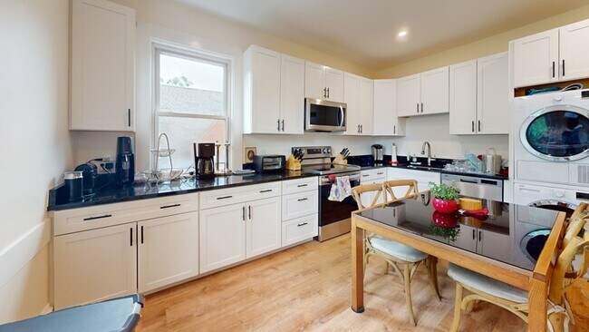 27 Cypress St, Unit 3