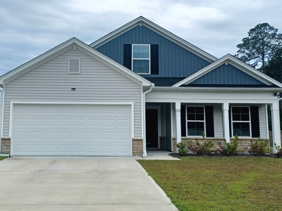 192 Enclave Wy in Ludowici, GA - Building Photo