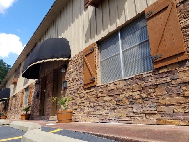 329 E 6th St in Rusk, TX - Building Photo - Building Photo