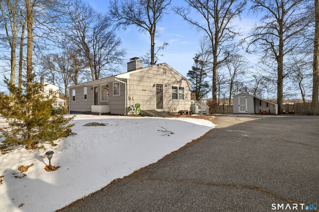 12 Beach Park Rd in Clinton, CT - Building Photo - Building Photo