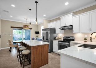 8986 SW 214th Ter in Cutler Bay, FL - Foto de edificio - Building Photo