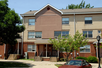 1015 Parrish St in Philadelphia, PA - Foto de edificio - Building Photo