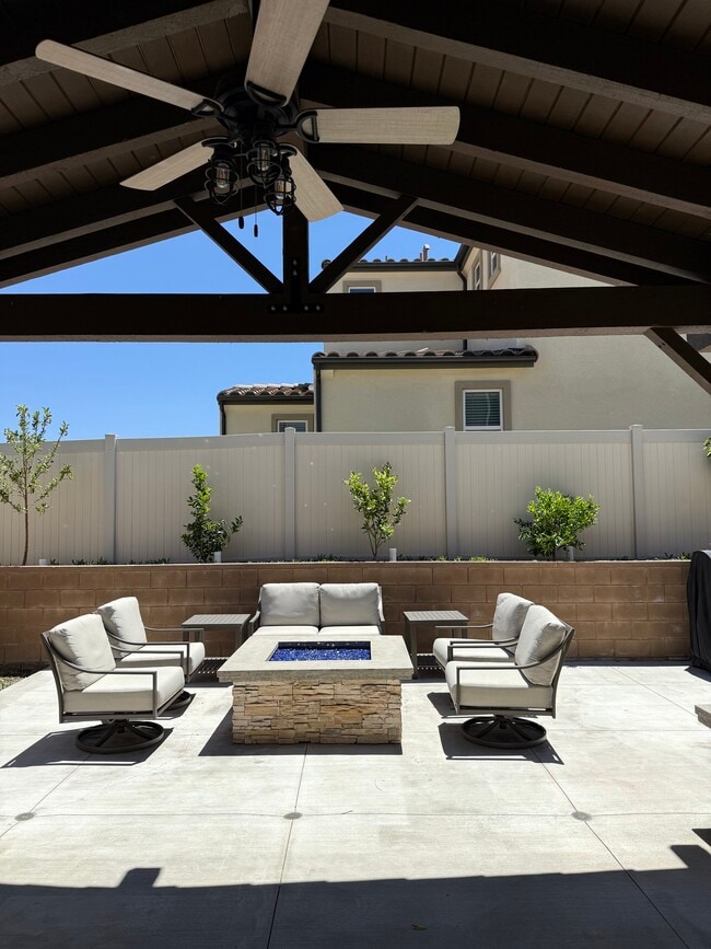 18142 Jupiter Ln in Santa Clarita, CA - Foto de edificio - Building Photo