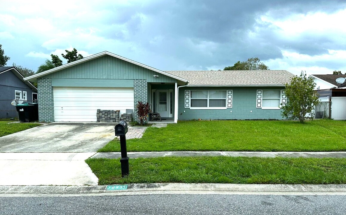 10331 Cedarhurst Ave in Orlando, FL - Building Photo