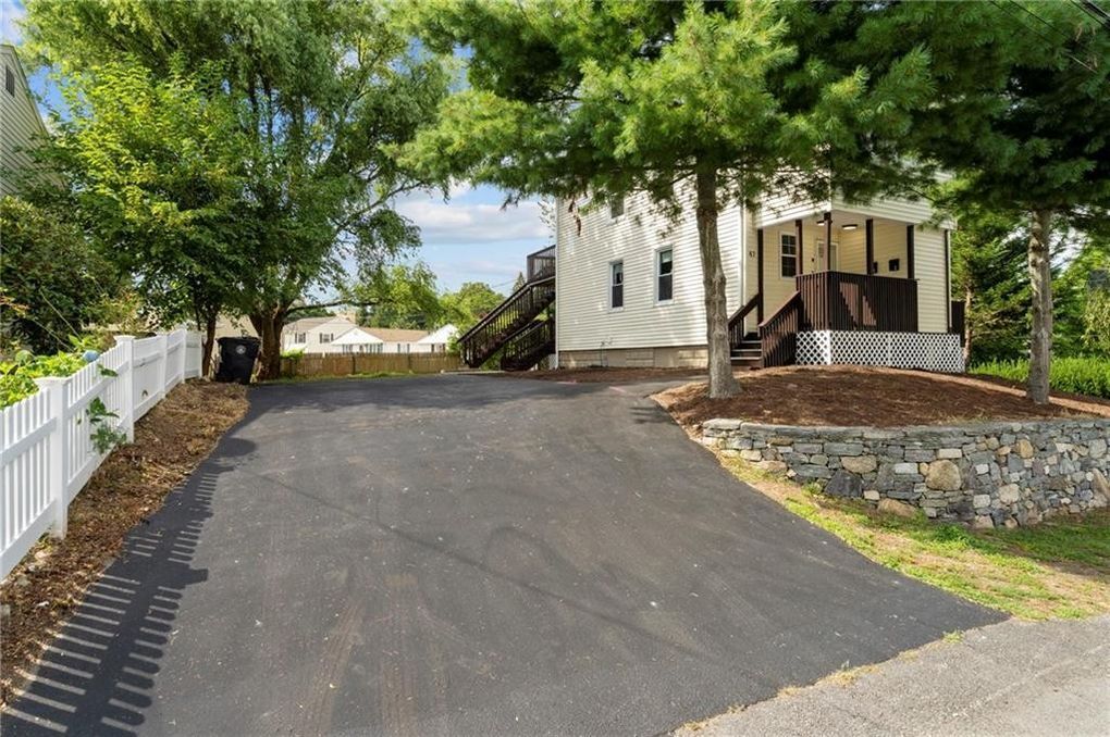 47 Andover St, Unit 2 in North Providence, RI - Building Photo