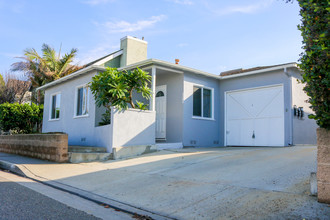 2208 Manhattan Beach Blvd in Redondo Beach, CA - Foto de edificio - Other